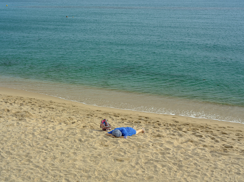 A Quiet Shore, Away from the Glitter/ N1