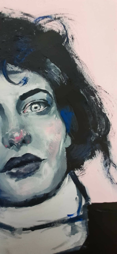 Mujer with red eye