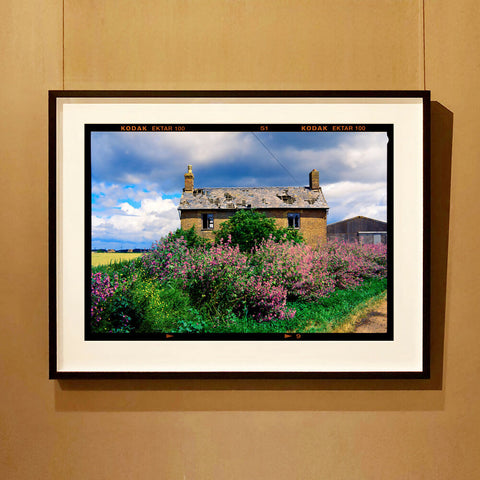 Richard_Heeps_Aspen_Farmhouse__1090_Black_Frame_on_the_Wall